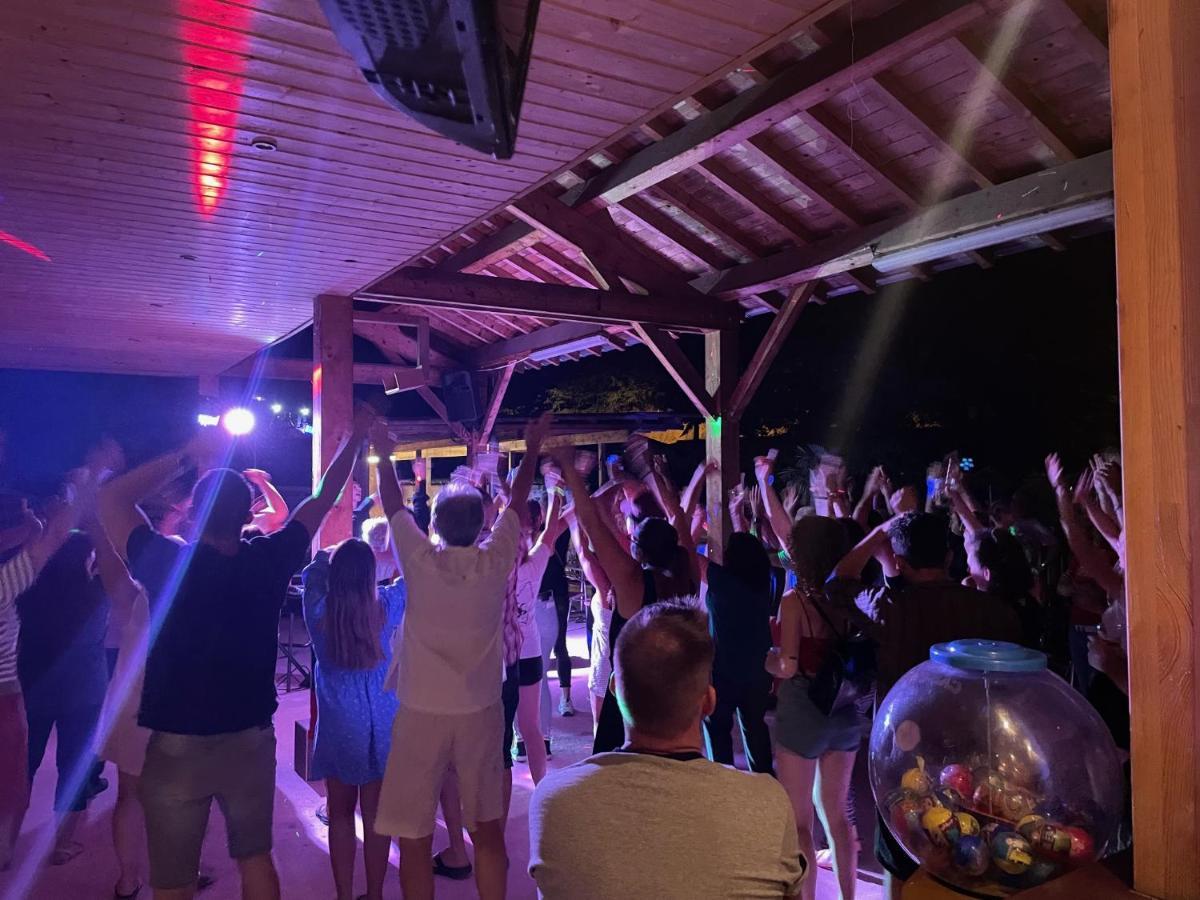 Camping Avec Piscine Et Riviere A Tournon Sur Rhone Ardeche Eksteriør bilde